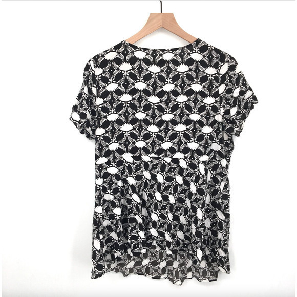 EUC Old Navy Size Large Black White Floral Peplum Short Sleeve Blouse - Picture 2 of 13